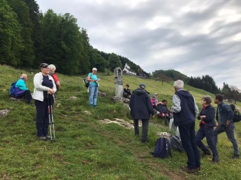 Familienwanderung zu Wegkreuzen, Helgenstöckli und Kapellen am Bürgenberg
